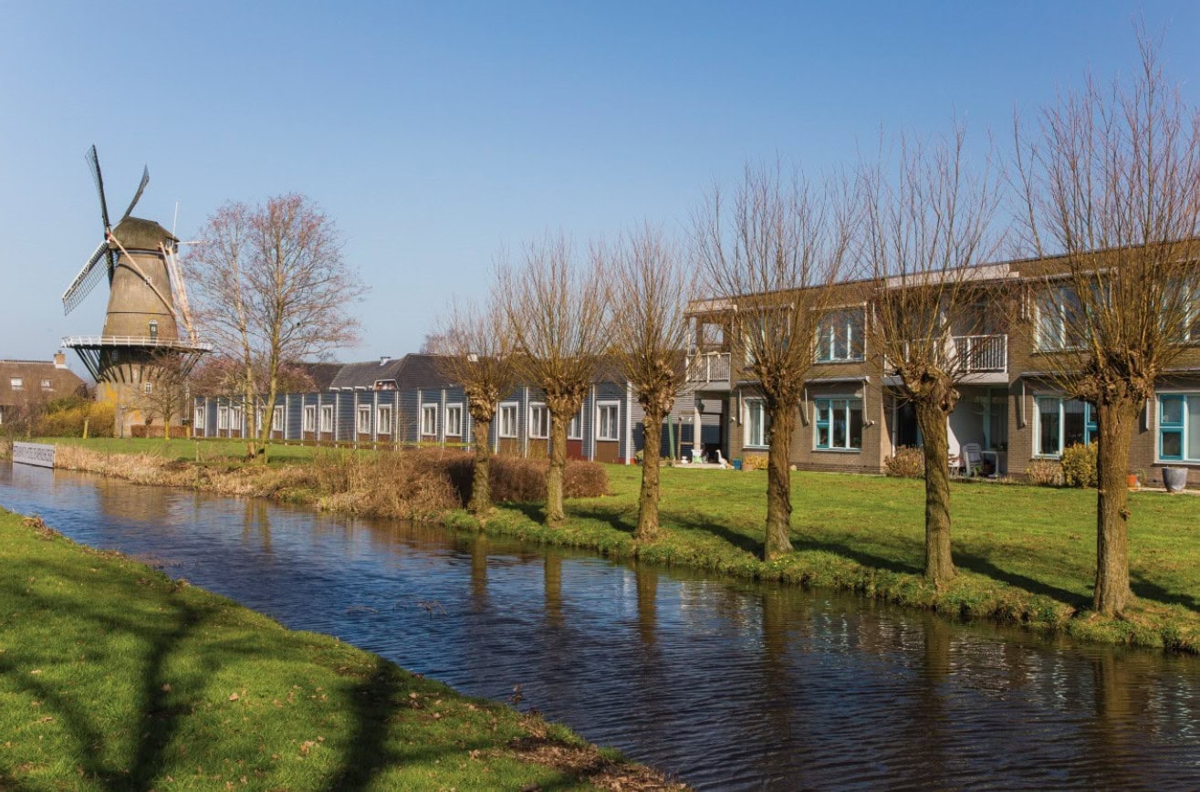 De Westerweeren met molen De Westerweeren met molen